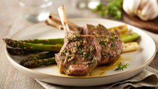 Côtes d'Agneau Grillées à la Persillade with Roasted Asparagus
