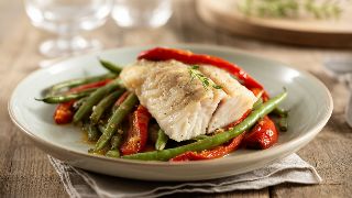 Baked Cod with Roasted Red Peppers and Green Beans
