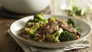 Beef Stir-Fry with Broccoli and Quinoa